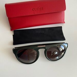 GUESS Sunglasses with Red Case - GU00275 96F